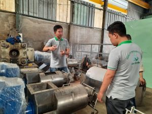 家畜廃棄物処理機の製造