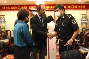 JCCH은 투자를 확대하도록 일본 기업에 조건을 계속하게 만들기를 희망함