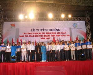 Initiatives and creative products of the provincial Youth Union members honored