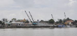 違法な内陸水路を徹底的に撤去する