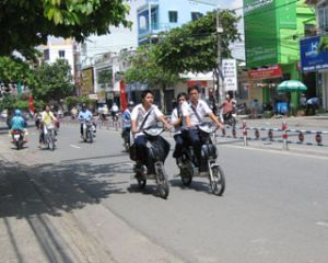 From July 1, 2009: Riders Travelling on Electric Bikes and Electric Motorbikes Have to Wear Crash Helmets