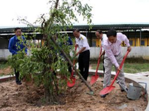 Dong Nai Youth Federation exchanges with soldiers of Region 2 Navy