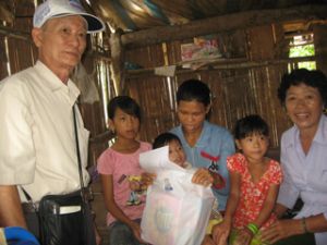 Dong Nai Children Sponsor Fund Gives Tet Presents to Poor Children