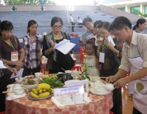 54个家庭参加第一次东南部家庭文化盛会。