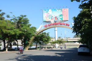 Hoa An橋の下のトンネルの建設プロジェクトを展開