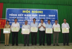 2009-2010年学年：改革管理及提高教育质量的学年