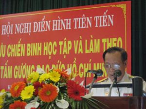 “向胡志明的道德榜样学习及遵循”运动的越南老军人协会的先进典范会议