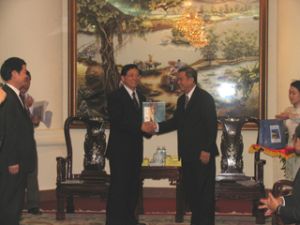 省人民委员会主席武文一与江苏省政协代表团会晤