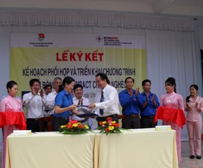 Dong Nai Power Company: change 40,000 compact fluorescent light bulbs for poor households