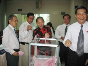 第七届同奈省人民会议第十三次会议第二天工作。