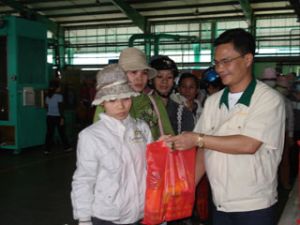Trade Union in Taekwang Vina Company Gives Tet Gifts to Workers