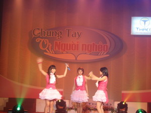 An Art Performance Night themed “Help the Poor”