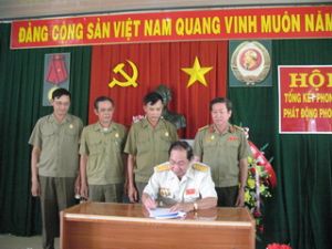 省委常任副书记与同奈省老军协会进行工作会谈