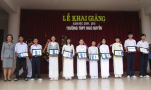 同奈省65万以上学生高高兴兴进入新学年