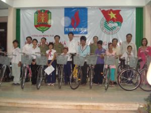 Dong Nai Department of Customs Raises VND114 Million for Charity