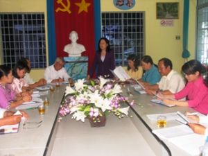 对隆城县内收集和处理生活垃圾的情况进行监督工作