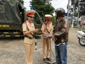 展泵县女交警模式