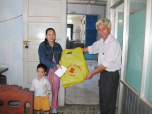 Dong Nai Red Cross Grants more than 600 Gifts to Families of War Invalids’ and Martyrs’