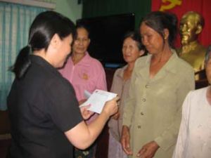 赠送20本“红色之花瓣”存折簿