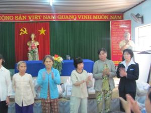 同奈省越南电信总公司（VNPT）对统一县橙色剂受害者赠送礼物