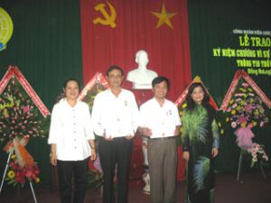 授予51枚“为工会事业”纪念章