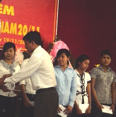 32 scholarships granted to poor-but-excellent students