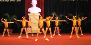 隆庆镇对儿童们举行许多夏季活动