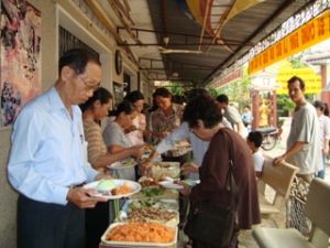 迦兰善生社会饭馆成立10周年纪念日：免费提供2.4万份饭