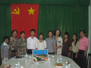 同奈省有5名学生参加“与处境特别困苦的儿童相见”会议