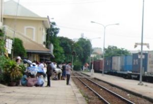 服务高考考试：调增两列火车停止在边和火车站