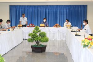 現在、最優先事項、国民にワクチンを接種すること