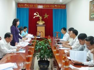 展开实施集中畜牧及屠宰发展鼓励区进度缓慢。