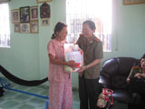 Dong Nai Security Police Paying a Visit and Granting Gifts to Poor Retired Officials