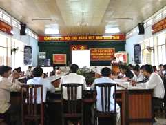 春禄县：为农业生产单位组织业务管理训练。