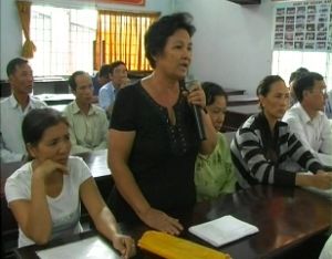 Talking with Long Binh ward's residents about land revoking and resettlement