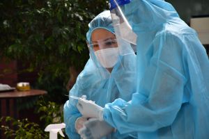 アストラゼネカワクチンの1回接種を受けた人の2回目のワクチン接種時間を短縮する