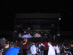 Dong Nai: Thousands of Youth Union Members Celebrate Earth Hour under the Rain