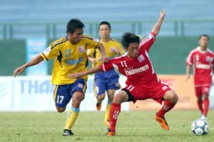 2011年青年报U.21足球比赛：U.21 同奈队进入半决赛场。