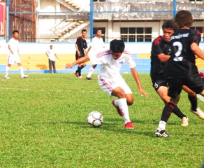 2011年省足球冠军比赛：确定四队进入半决赛。