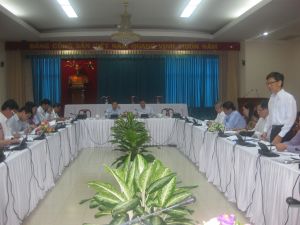 减少信用限额给企业造成困难。