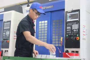 輸出は 年初から加速する方向を見つける