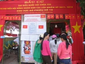 新富县：少数民族同胞们踊跃去投票