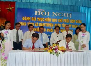 省委宣传部和省人民委员会规制配合签署