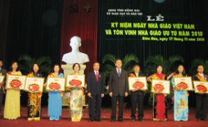 Vietnamese Teacher's Day: Honoring Ten Elite Teachers in 2010