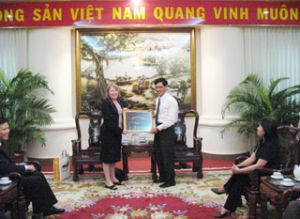 The principal of Sunderland College in UK pays a visit to Dongnai.