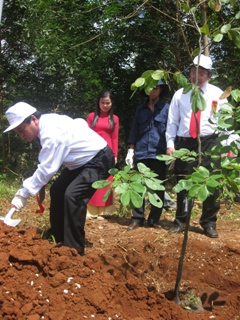 Dong Nai starts the building of link roads into and announces the operations of the Center for Applied Biotechnology, as well