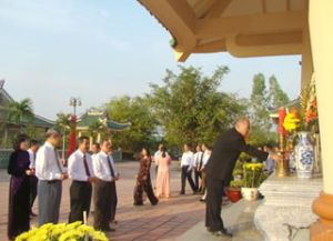 A ceremony to commemorate teachers held in Tran Bien Temple