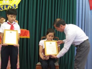 141 “Good Study, Good Life” children of workers, civil servants, laborers and those who serve in armed forces are commended