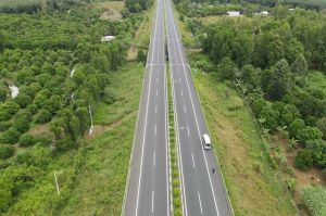 Ho Chi Minh 市ーLong Thanh-Dau Giay高速道路拡張の研究と実施