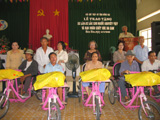 The Red Cross Association of Dongnai province donates wheelchairs to Agent Orange victims